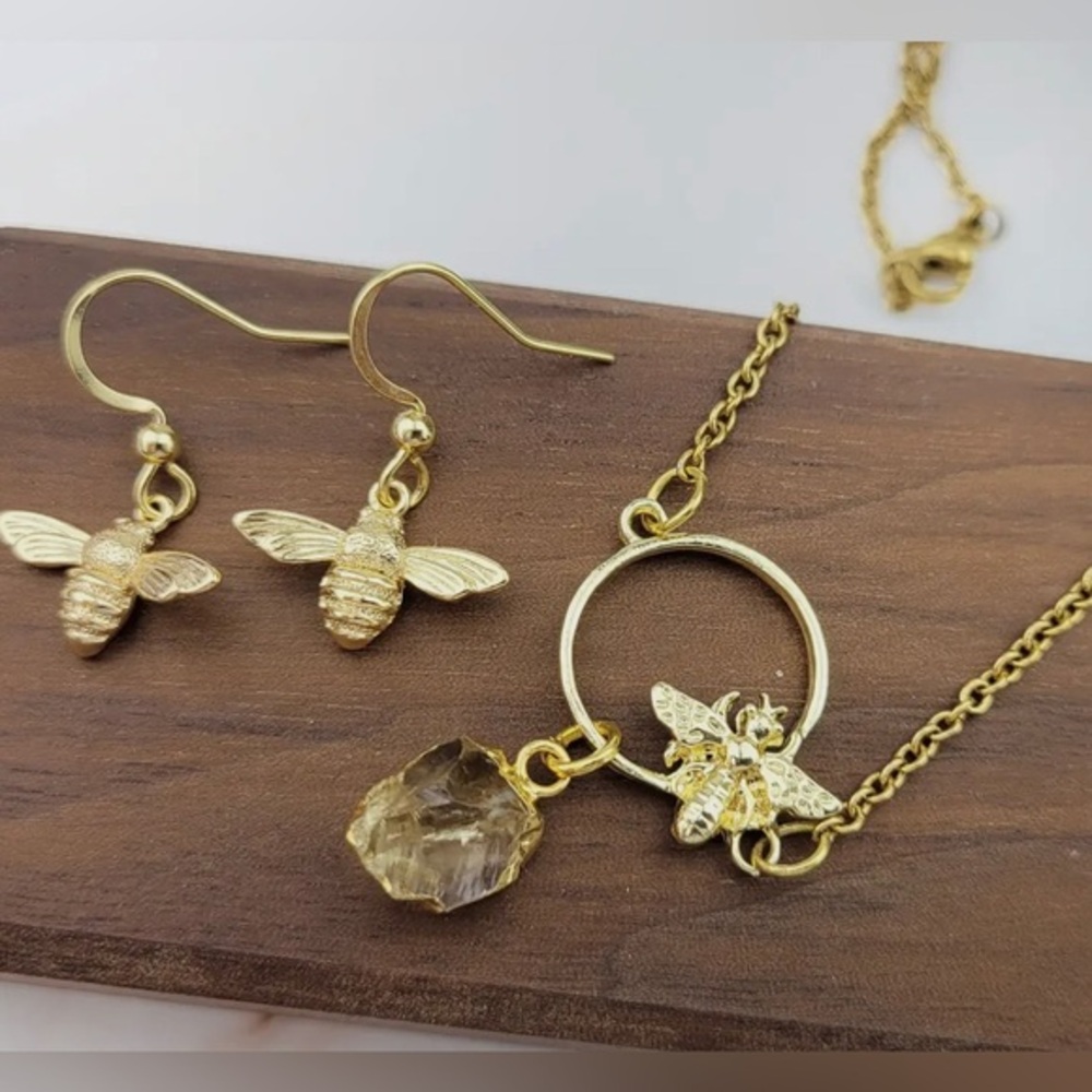 Gold Bee Jewelry Set
